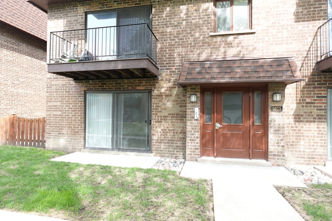 Building Photo - 9813 Bianco Terrace