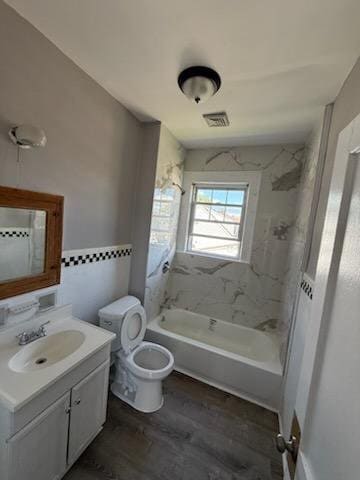 Building Photo - 565 E Elm St
