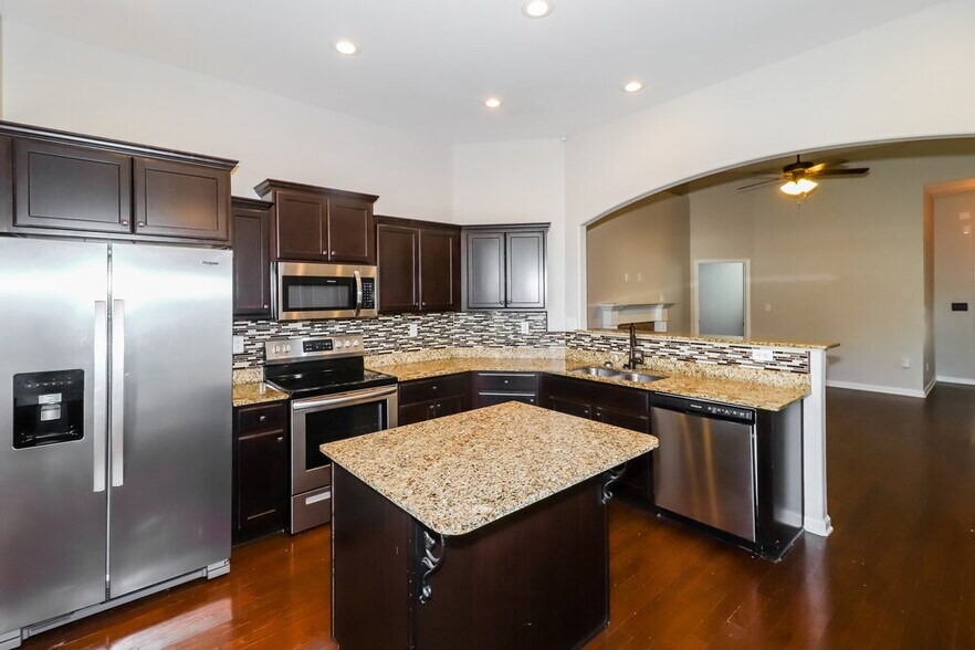 Building Photo - 6868 Lagrange Pines Rd