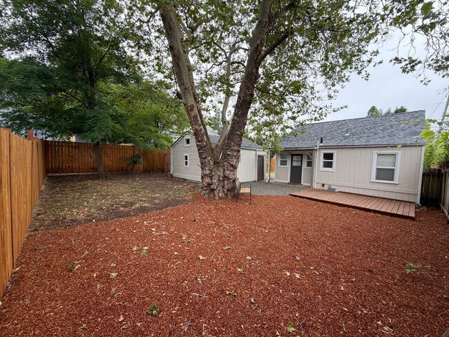 Building Photo - 2 Bedroom House in Eugene