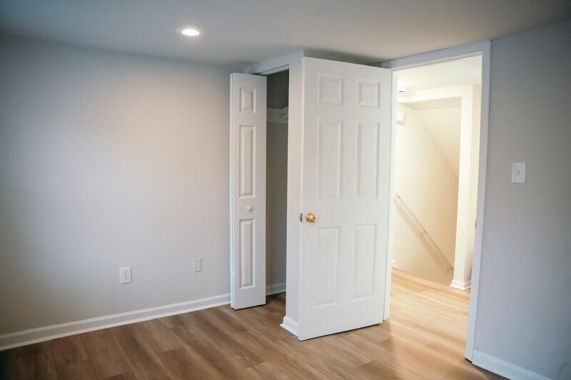 Building Photo - 916 W Lombard St