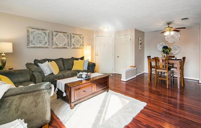 Building Photo - Well maintained condo in established Frederick neighborhood available mid April!