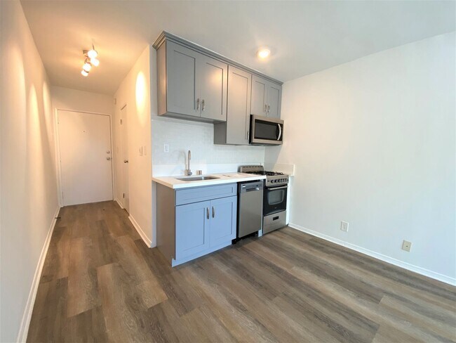 Interior Photo - 1420 Seward St.