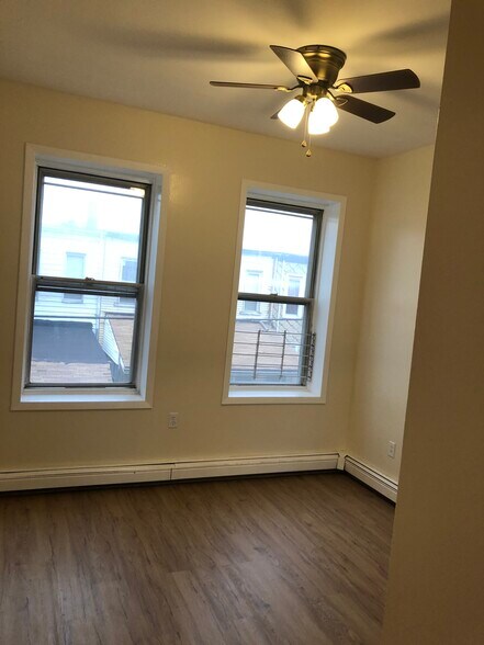 Building Photo - 214 48th St