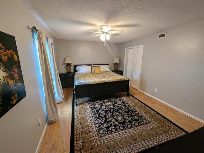 Building Photo - Furnished rental Forest Acres