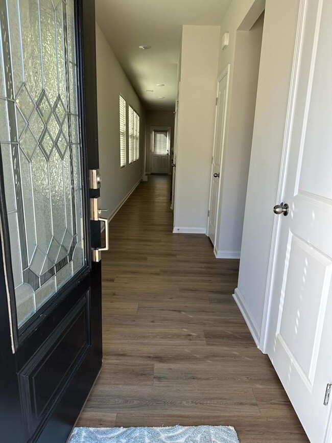 Building Photo - Brand New Large, 4BR End-Unit townhome in ...