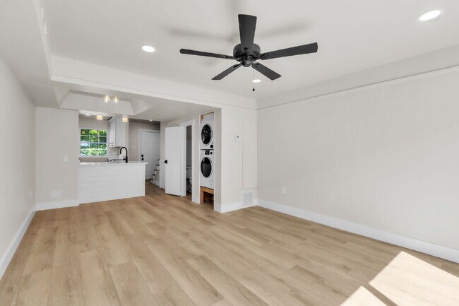Building Photo - Newly Renovated 2 BR/ 1.5 BA Condo in York...
