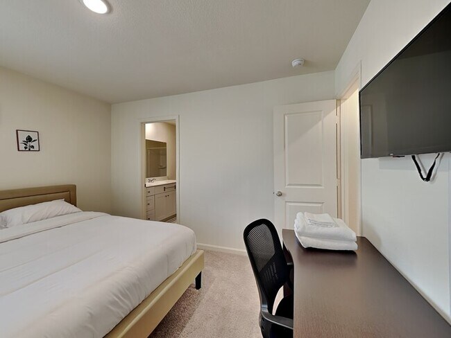 Building Photo - 14141 Emeric St