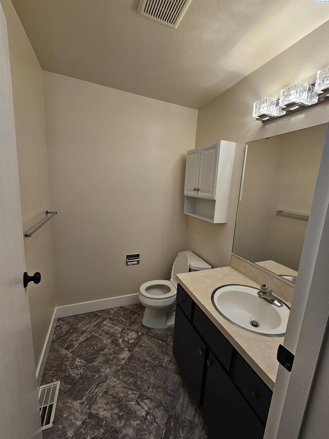 Building Photo - Completely Remodeled Condo; Very Private & Quiet
