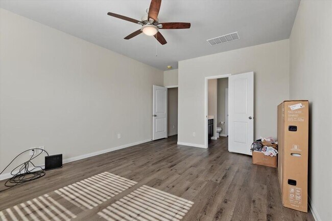 Building Photo - 5639 Brooklyn Rose Dr