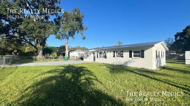 Building Photo - 2530 N Palm Dr