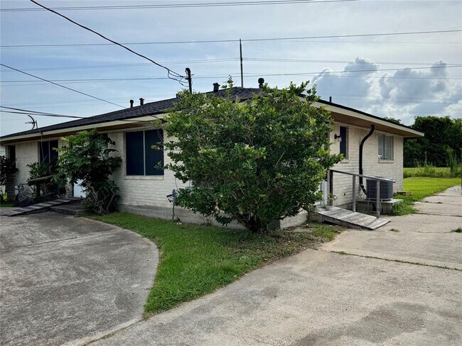 Primary Photo - 206 Robertson St