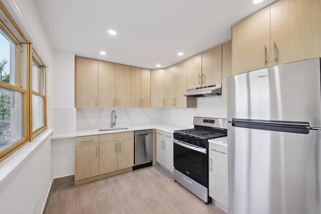 Primary Photo - 307 9th St