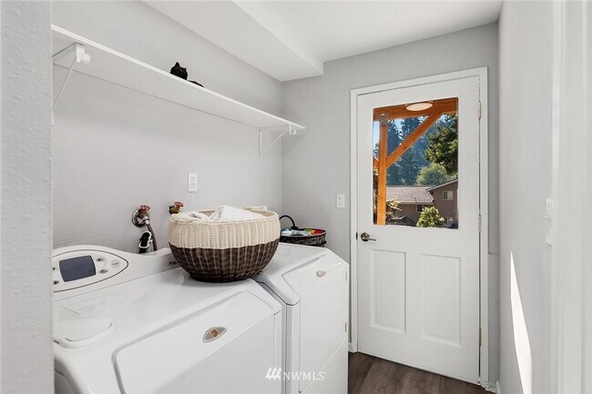 Building Photo - Stylish Mid-Century Modern Retreat | 3BR, ...