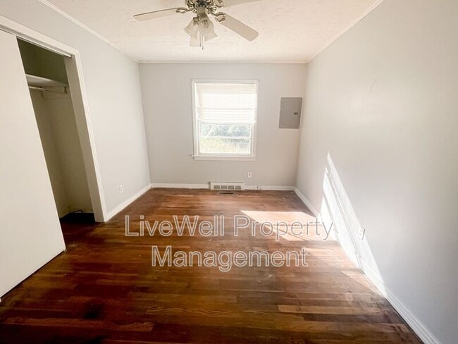 Building Photo - 1005 Cook Dr