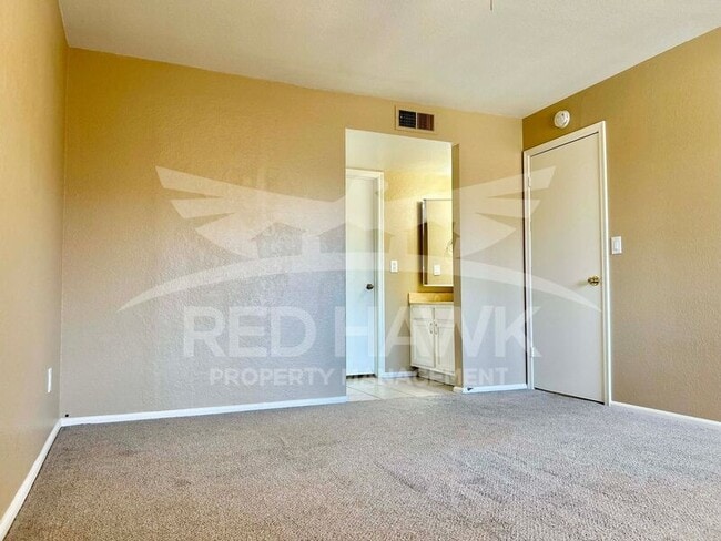 Building Photo - 623 W Guadalupe Rd