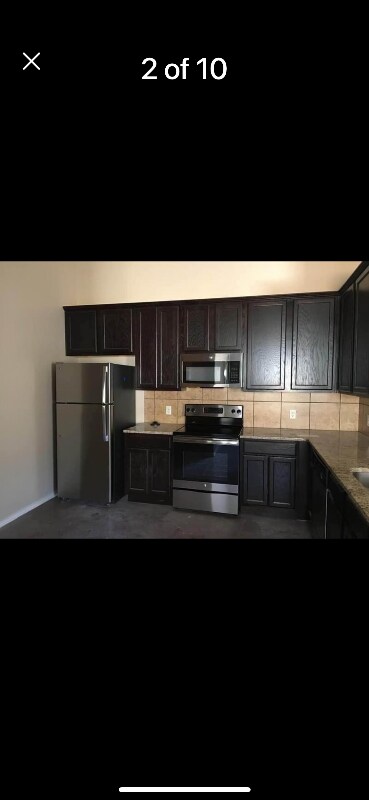 Building Photo - 720 Saengerhalle Rd