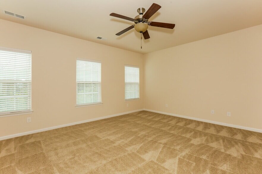 Building Photo - 1291 Farm Branch Dr SW