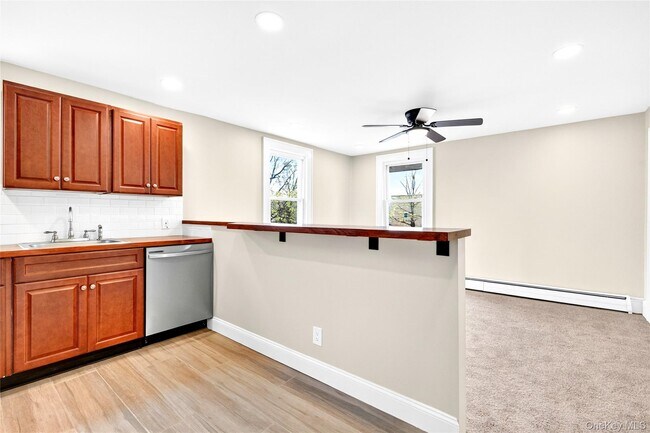 Building Photo - 98 S Main St