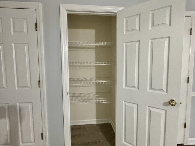 Building Photo - 101 Pinewood Dr