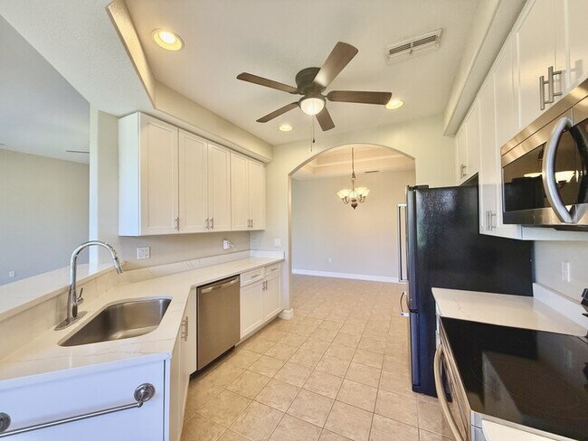 Building Photo - 6081 Jonathans Bay Cir