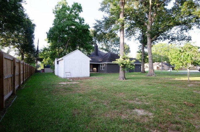 Building Photo - 12811 Fisher Dr