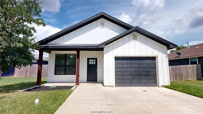 Building Photo - 513 Kubin St