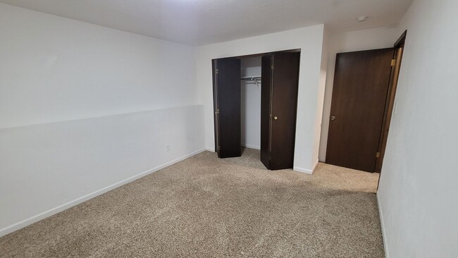 Building Photo - Two Bedroom Townhome Available For Rent in...