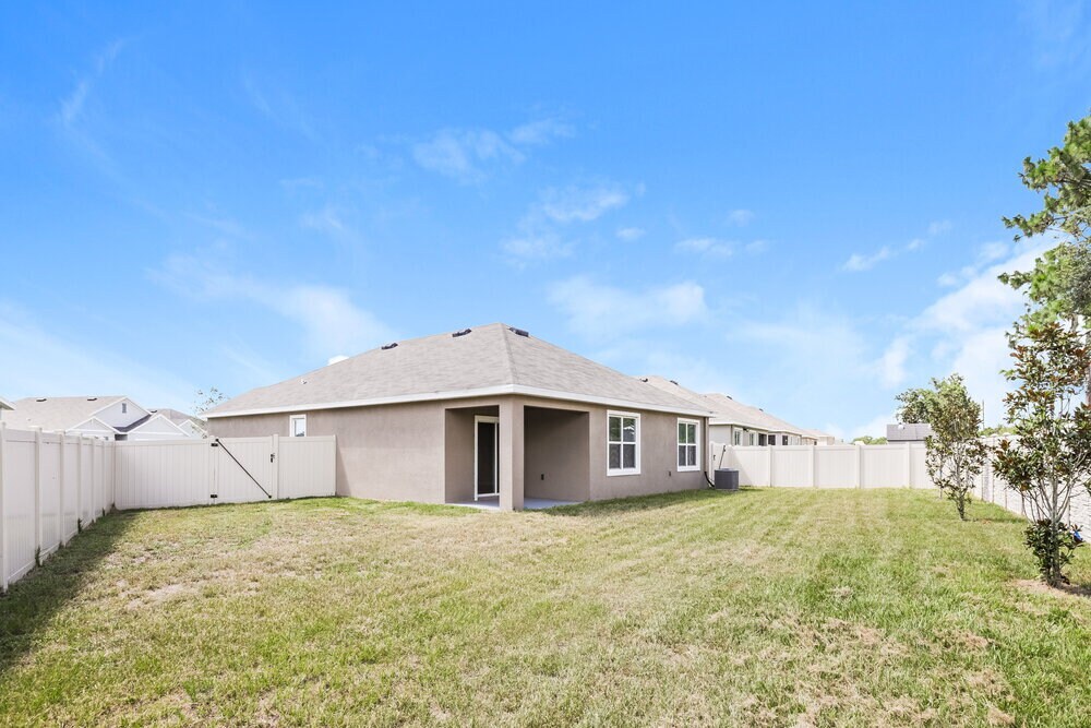 Building Photo - 16471 Little Garden Dr