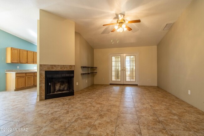 Building Photo - 5961 N Edenbrook Ln