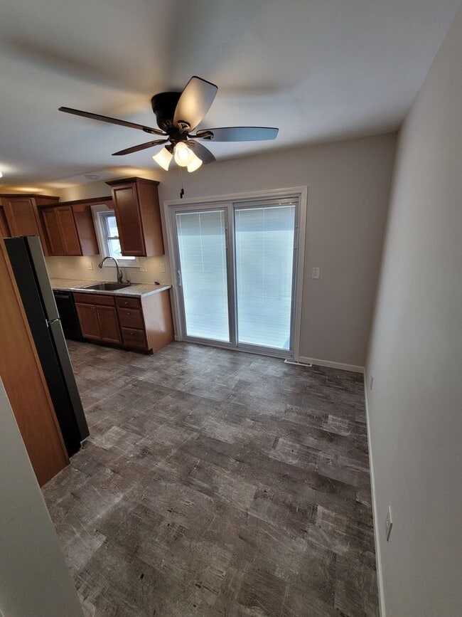 Building Photo - 3 Bedroom, 2 Bath Single Family Home in Camanche, IA