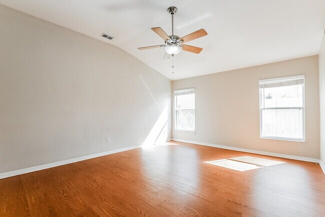 Building Photo - 819 Shore Breeze Way