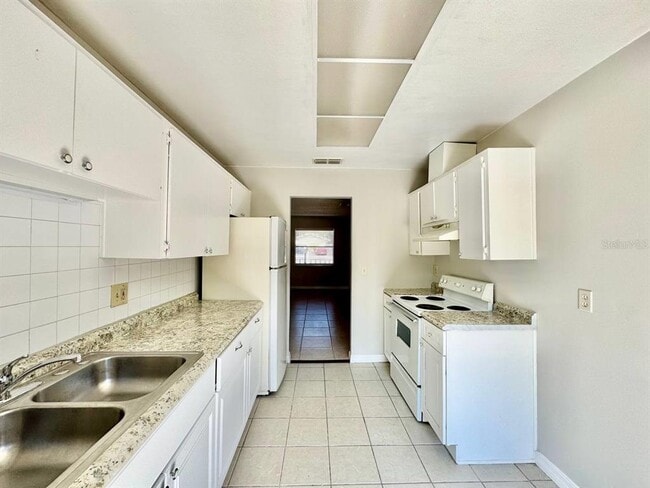 Building Photo - 627 Wildwood Way