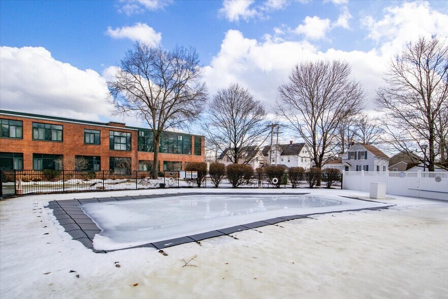 Building Photo - 150 Rumford Ave