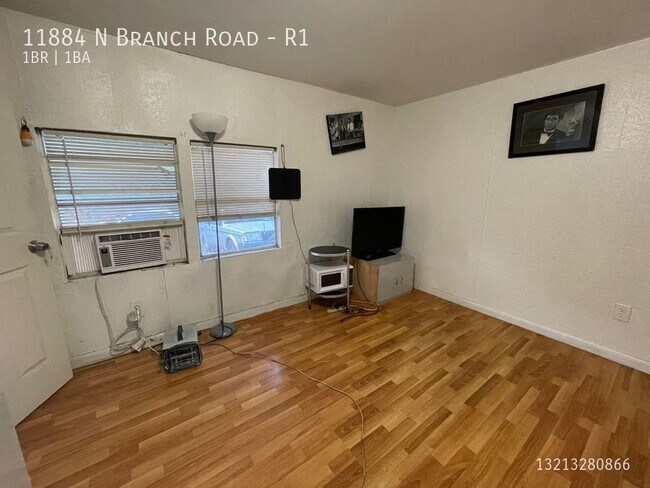 Building Photo - 11884 N Branch Rd