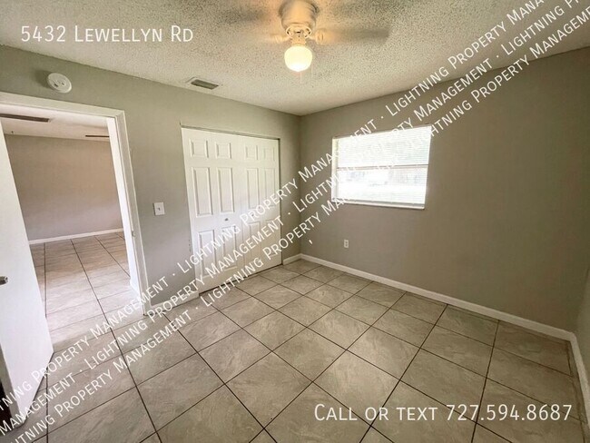 Building Photo - 5432 Lewellyn Rd
