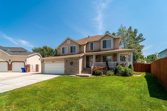 Building Photo - Beautiful Home in Midvale w/ attached 2 ca...