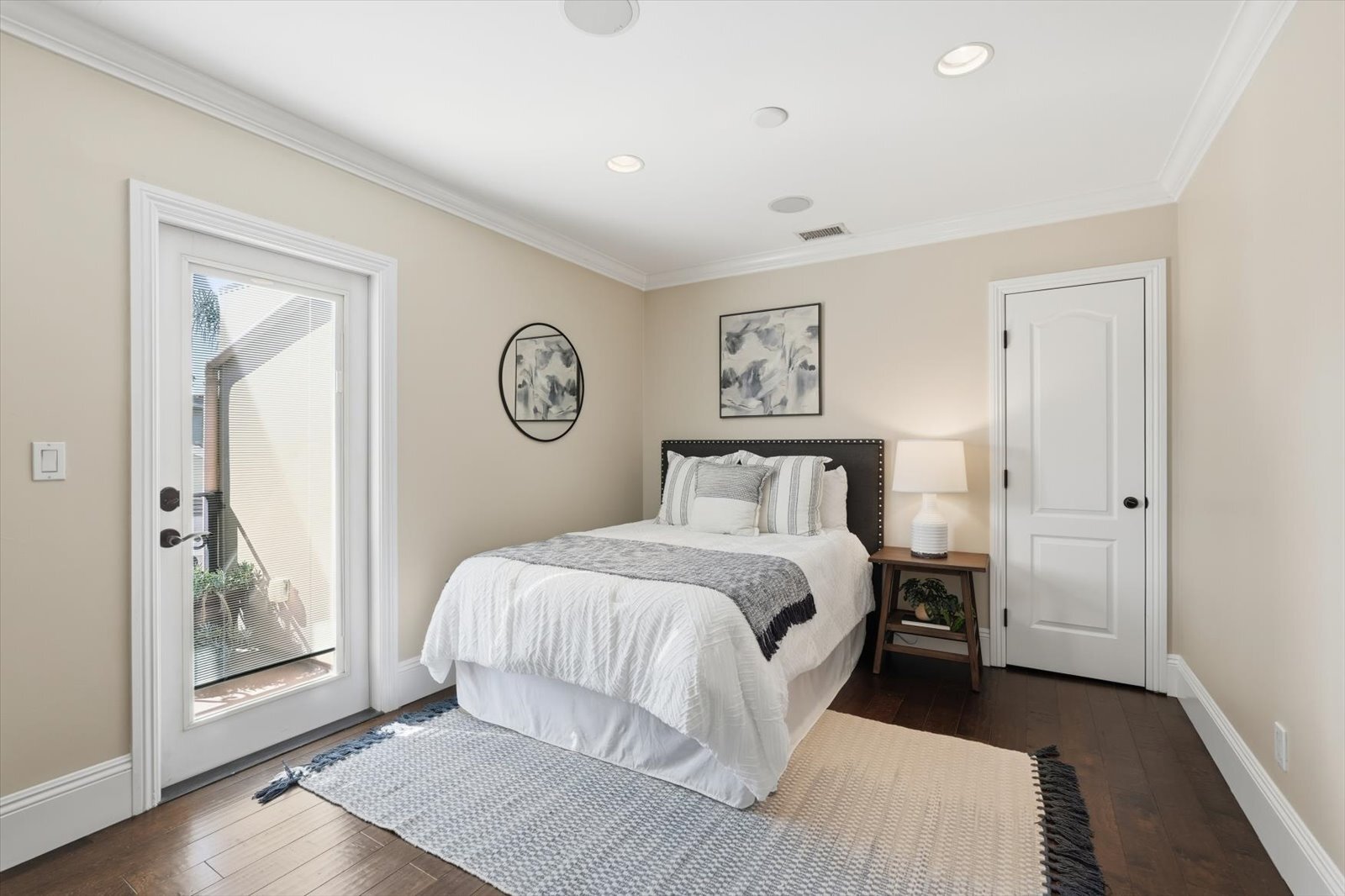 Building Photo - 5433 E The Toledo