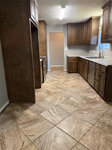 Building Photo - 616 E Main St