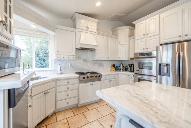 Building Photo - 10098 Wasatch Blvd