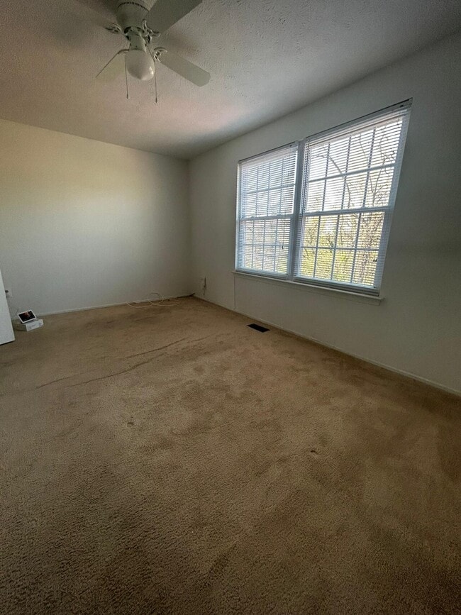 Building Photo - Grafton Garth Court