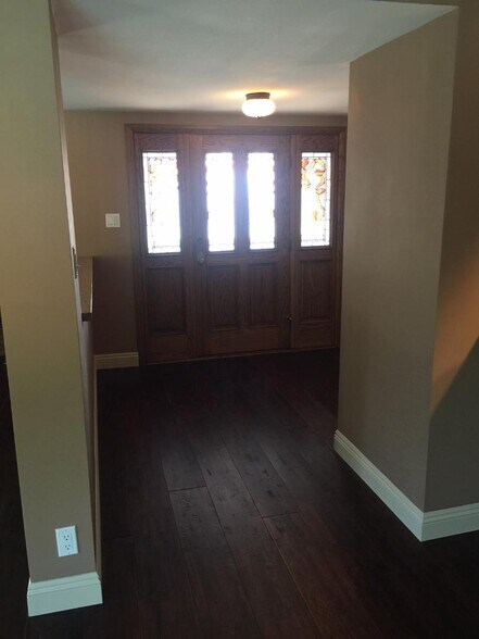 Building Photo - 2000 Karen St