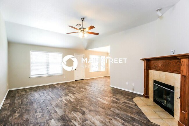 Building Photo - 3 Bedroom Pet-Friendly Home in OKLAHOMA CITY, OK with Main Street Renewal