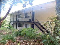Building Photo - MODERN 2/1 TWN 2nd Story Unit w/ Washer/Dr...