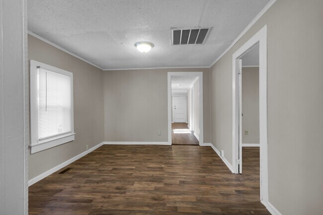 Building Photo - 607 1st Ave