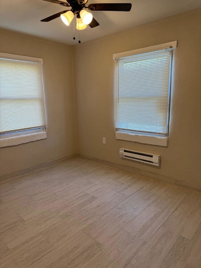 Building Photo - Adorable and Affordable Home Available!