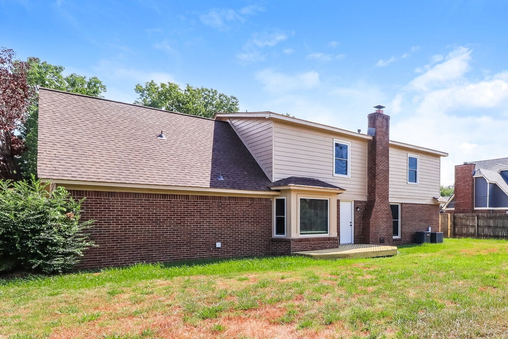 Building Photo - 8144 Creekside Cir N
