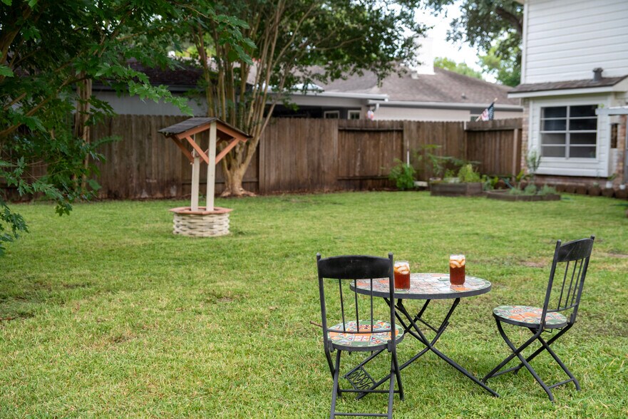 Big shaded back yard - 12826 Westmere Dr