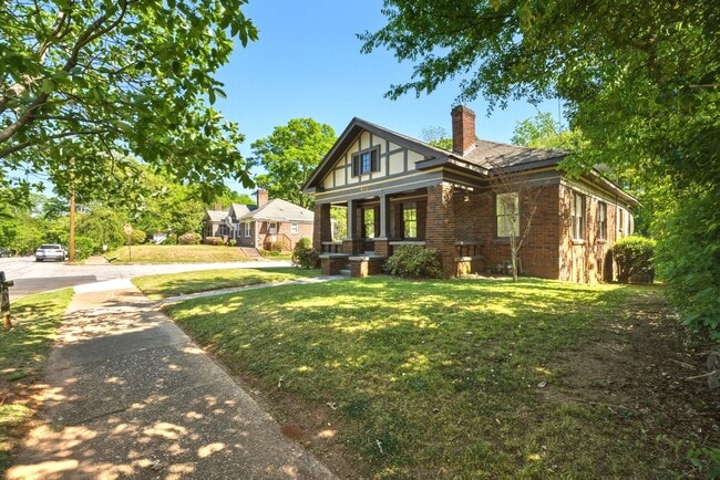 Building Photo - 506 Mellview Ave SW