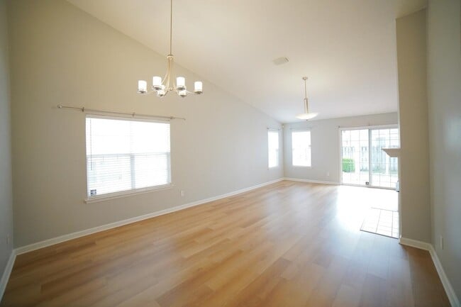 Building Photo - 1121 Mosswood Chase